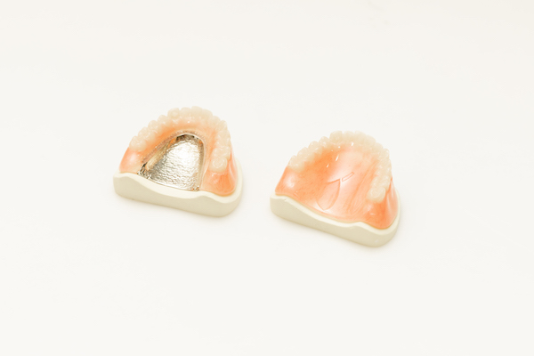 歯を失った部分に装着する人工歯